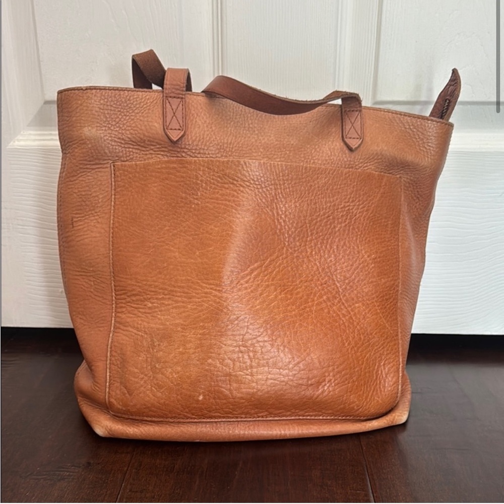 SOLD // Madewell leather Transport tote